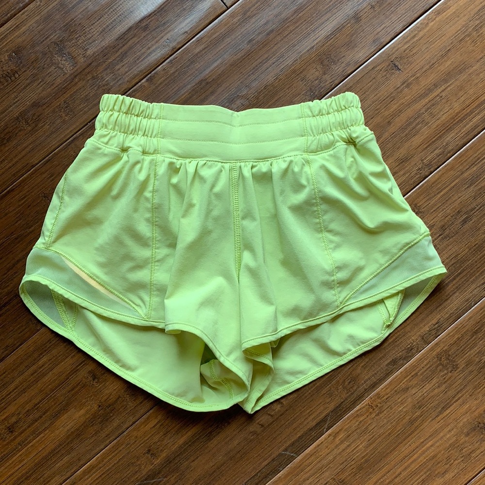 🤍BRIGHT YELLOW LULULEMON HOTTY HOT SHORTS🤍